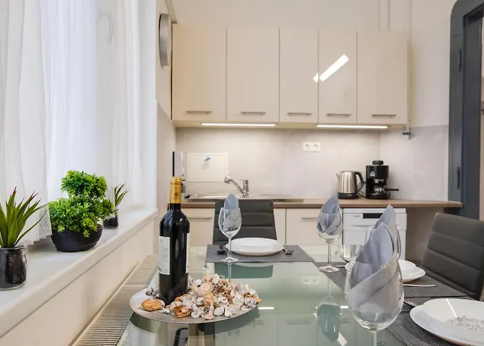 Light Design Close To Park&bath Appartement *